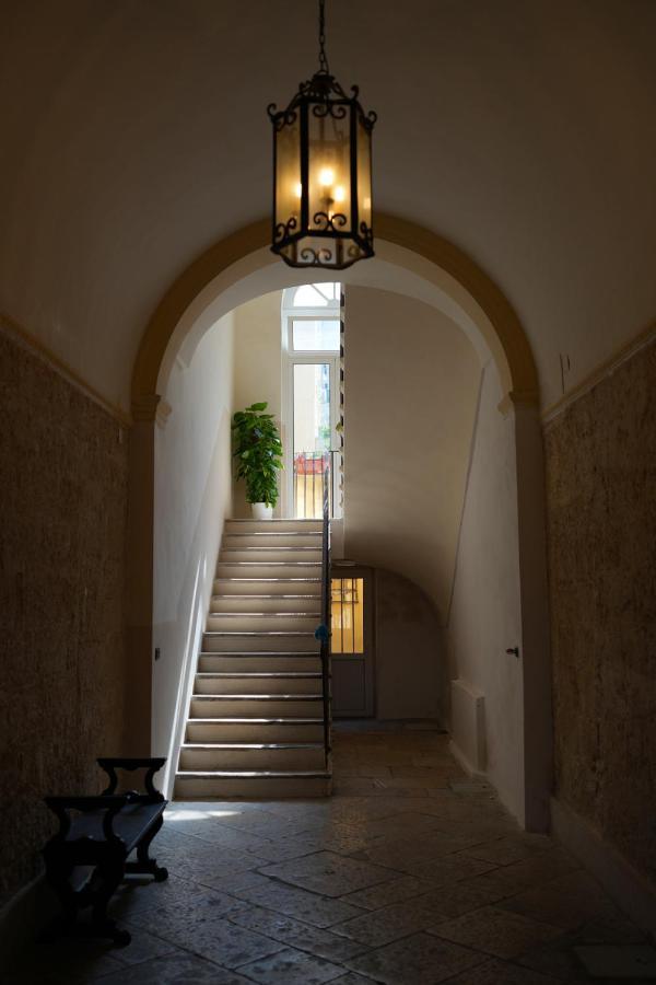 Palazzo Manzoni Apartments Bari Exteriör bild