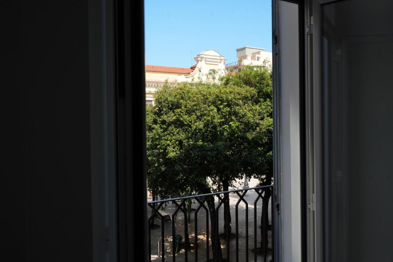 Palazzo Manzoni Apartments Bari Exteriör bild